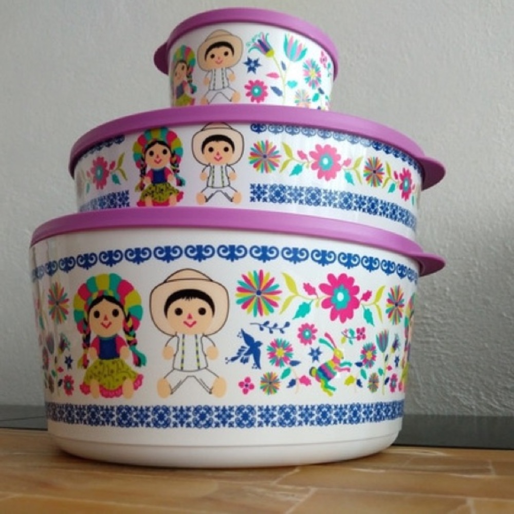 Maria y pancho tupperware set